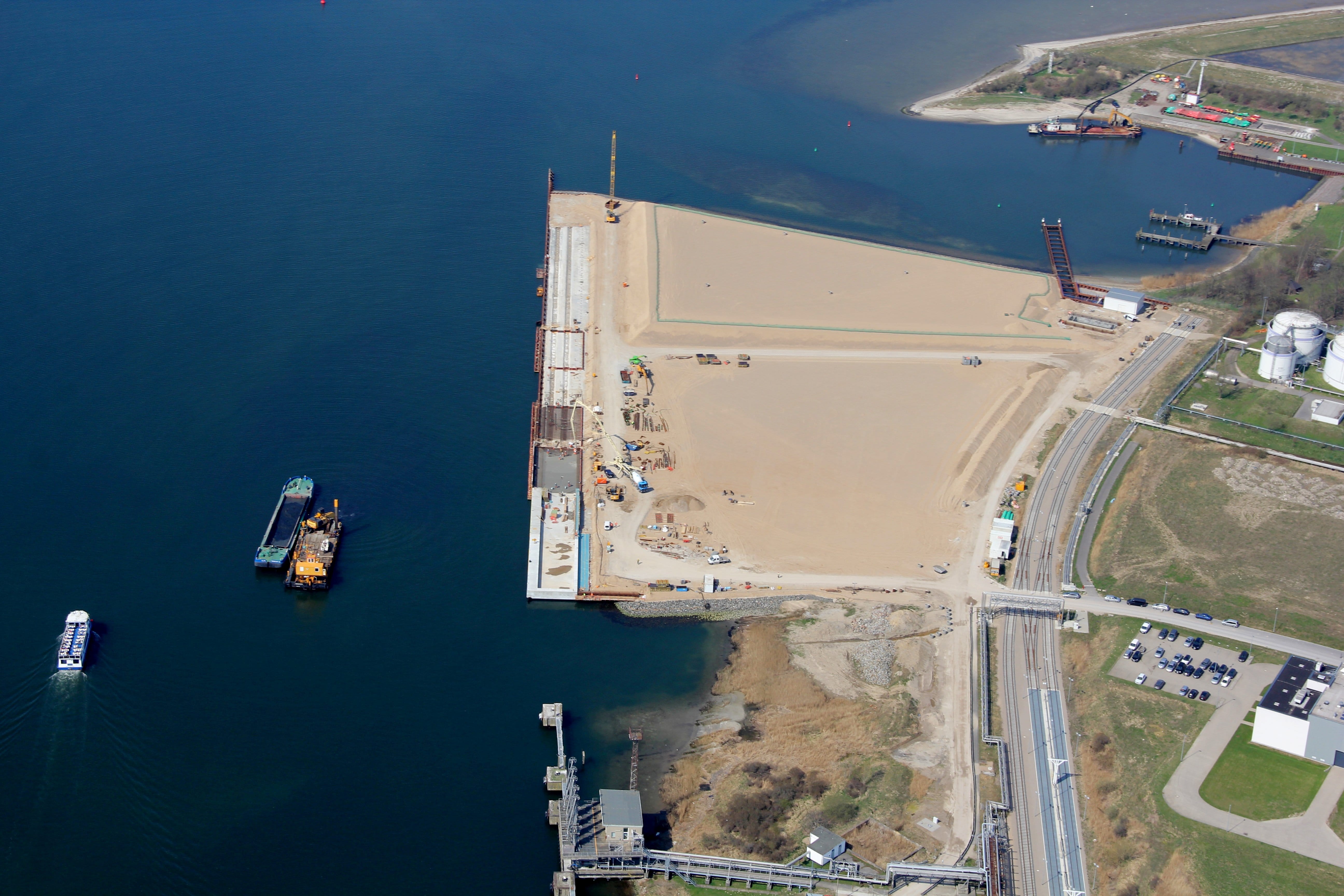 Hafenerweiterung Kaianlage wächst